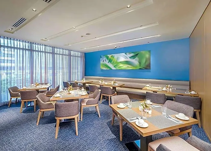 Seda Bay Near Ayala Malls 호텔 4*