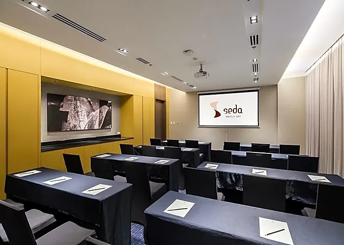 호텔 Seda Bay Near Ayala Malls 4*